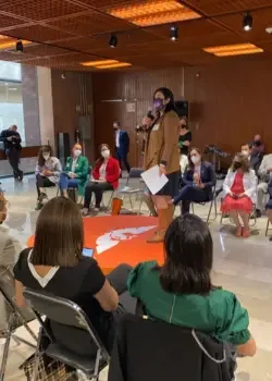 fotografía de la participación de Beatriz Olivera en el Parlamento Abierto